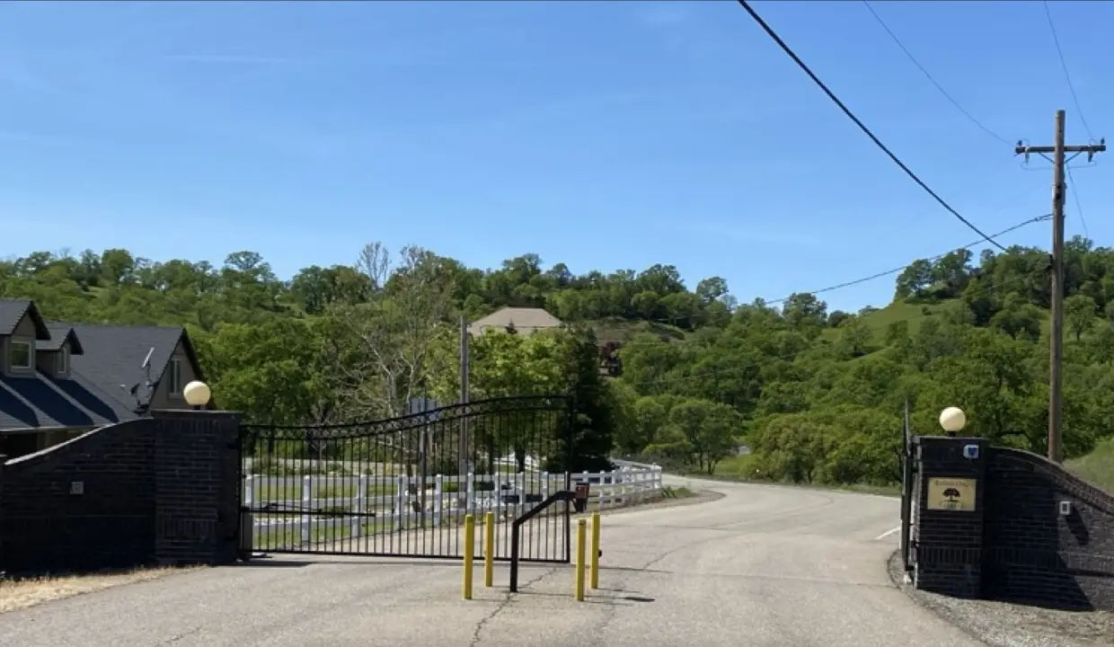 3.62-acre property photograph 2